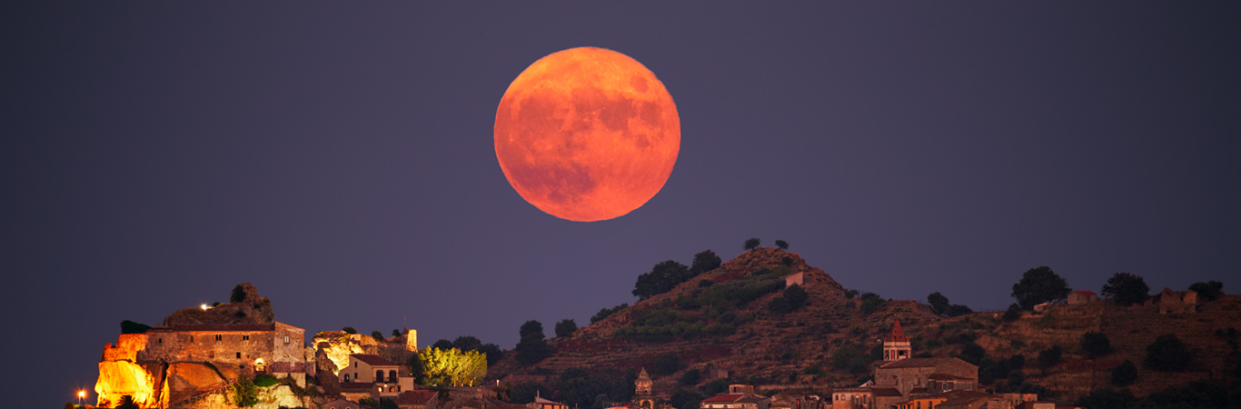 Ya Está Aquí la Luna Llena de Junio: La Luna de Fresa