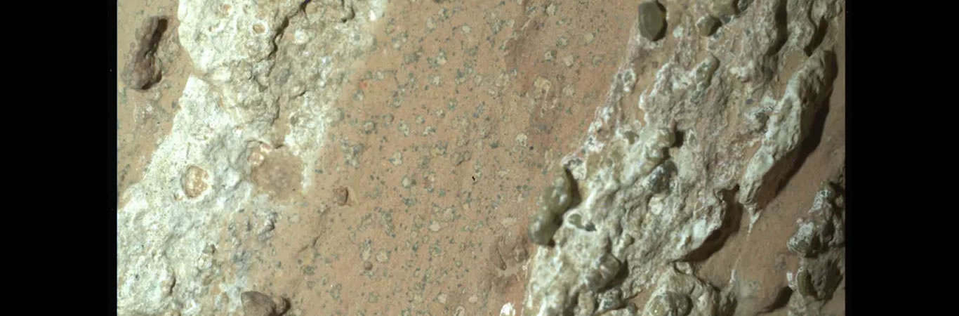 Los Científicos del Rover Perseverance Encuentran una Fascinante Roca en Marte