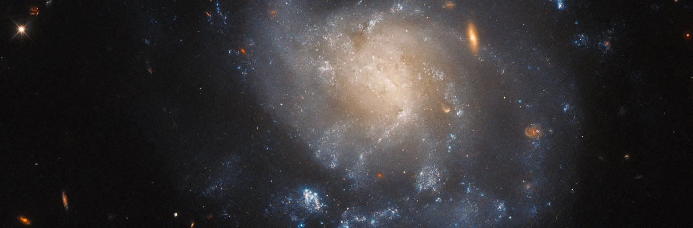 El Hubble Observa los Remolinos Aislados de la Galaxia IC 1776