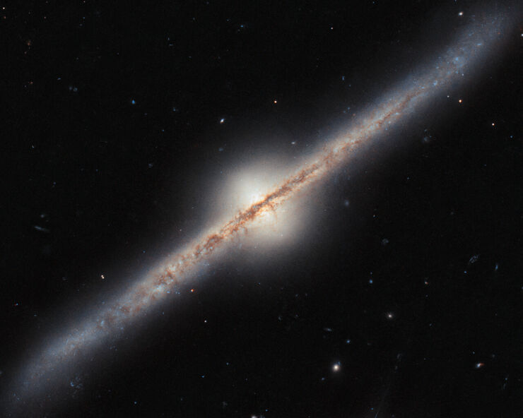 El Hubble Nos Muestra una Galaxia Espiral de Lado