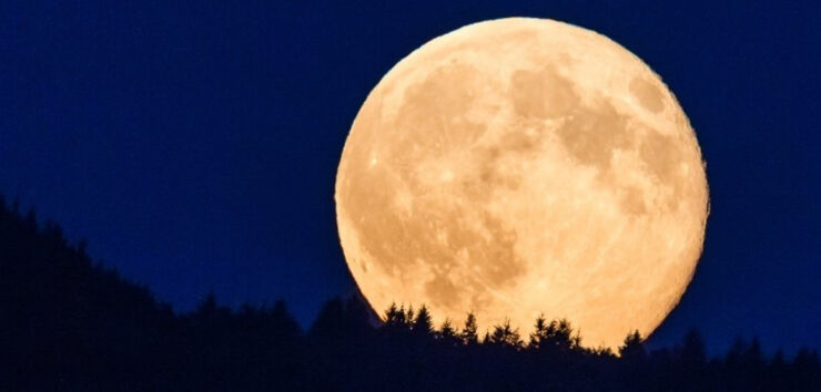 Disfruta Esta Noche de la Superluna Azul del Esturión