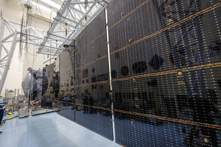 La Nave Europa Clipper es Equipada con los Paneles Solares más Grandes Jamás Construidos 