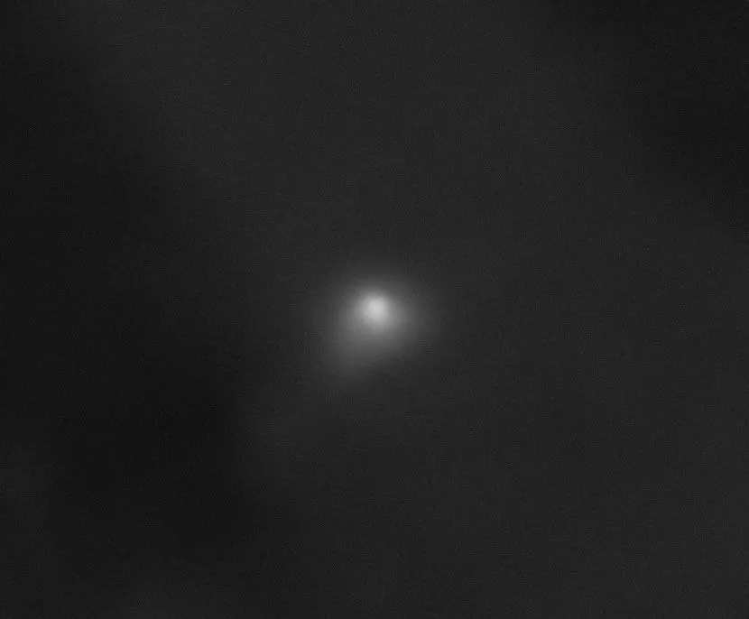 El Cometa 3I/ATLAS Realizará su Máxima Aproximación a la Tierra el 19 de Diciembre 3 Esta imagen fue captada por la cámara HiRISE de la sonda espacial MRO el 2 de octubre de 2025, cuando el cometa 3I/ATLAS estaba a unas 0,2 UA (29,9 millones de km) de la nave.