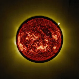 La corona interna del Sol, la región más caliente de su atmósfera, se muestra con un tenue tono amarillo en esta animación creada a partir de imágenes captadas por el coronógrafo ASPIICS, a bordo de la misión Proba-3 de la Agencia Espacial Europea (ESA).