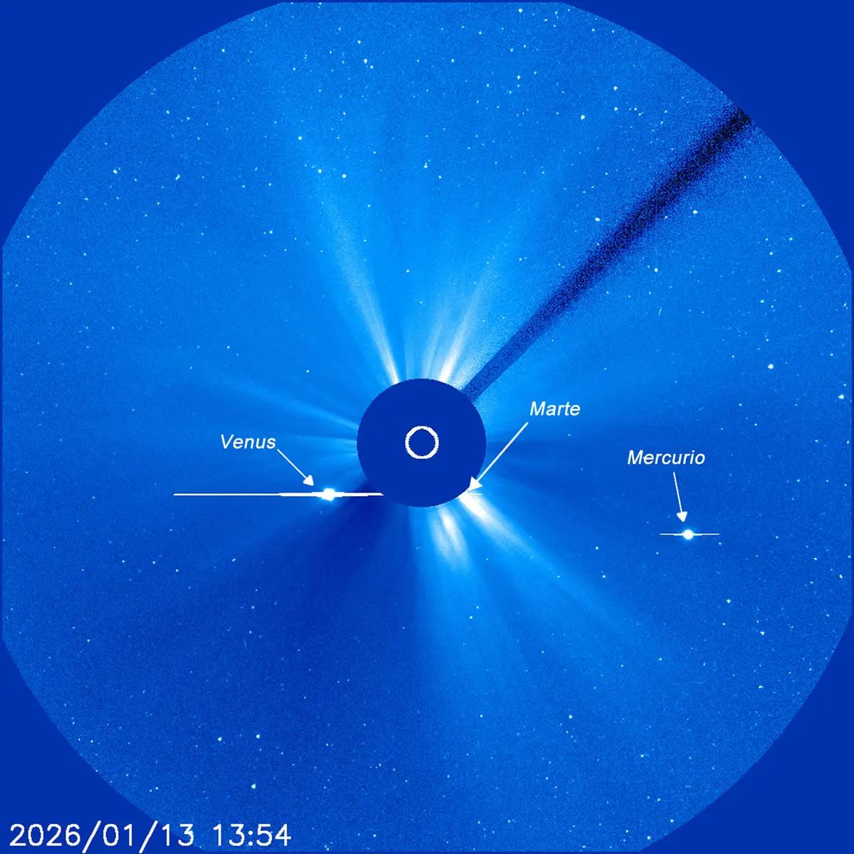 Venus, Marte y Mercurio Protagonizan una Rara "Triple Conjunción" Junto al Sol 1 Esta imagen captada desde la nave SOHO esta mañana captura un raro desfile planetario, con tres planetas compartiendo el campo de visión del instrumento LASCO C3 con nuestra estrella.