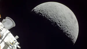 En el segundo día de misión, Artemis II ha superado uno de sus momentos clave: el encendido que marca el inicio real del viaje lunar. Con la nave ya fuera de la órbita terrestre, la tripulación se dirige ahora hacia la Luna en una misión histórica que abre el camino para el regreso humano al espacio profundo.