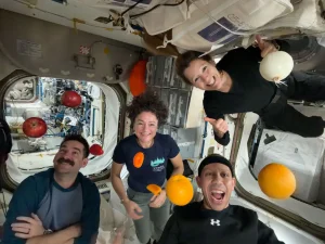 Comida Fresca Para la Tripulación de la Estación Espacial Internacional