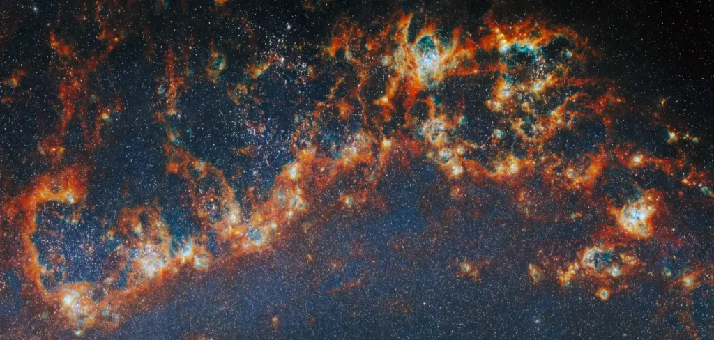 Combinando la potencia de los telescopios James Webb y Hubble, un equipo de astrónomos ha analizado miles de cúmulos estelares jóvenes en cuatro galaxias cercanas para estudiar a fondo sus distintas etapas de evolución