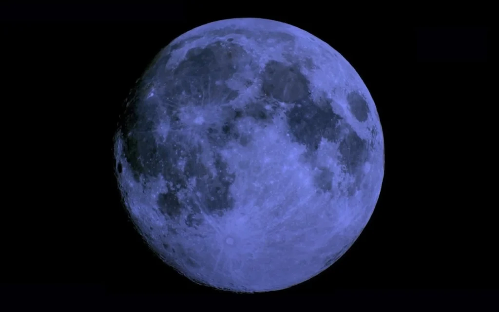 La Luna Azul más pequeña de 2026 podrá observarse durante la noche del 30 al 31 de mayo y estará acompañada por Antares, una de las estrellas más brillantes del cielo.