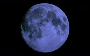 La Luna Azul más pequeña de 2026 podrá observarse durante la noche del 30 al 31 de mayo y estará acompañada por Antares, una de las estrellas más brillantes del cielo.