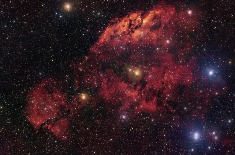 Formación Estelar: las Nebulosas Gum 10 y Gum 11 Revelan el Nacimiento de Nuevas Estrellas