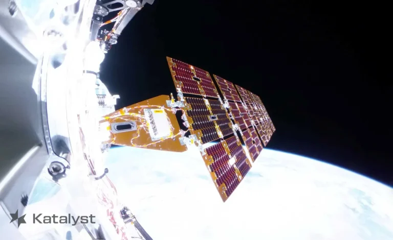 La innovadora misión que pretende prolongar la vida del observatorio espacial Neil Gehrels Swift de la NASA ha encontrado un importante obstáculo. La nave privada LINK, desarrollada por Katalyst Space, ha sufrido problemas durante su fase de puesta en servicio, aunque los ingenieros trabajan para recuperar el control y mantener vivo un proyecto que podría cambiar el futuro del mantenimiento de satélites en órbita.