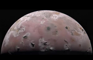 La misión Juno de la NASA ha obtenido las primeras mediciones del calor bajo la superficie de Io. Los datos revelan un intenso calentamiento interno y aportan nuevas pistas sobre la luna más volcánica del Sistema Solar.