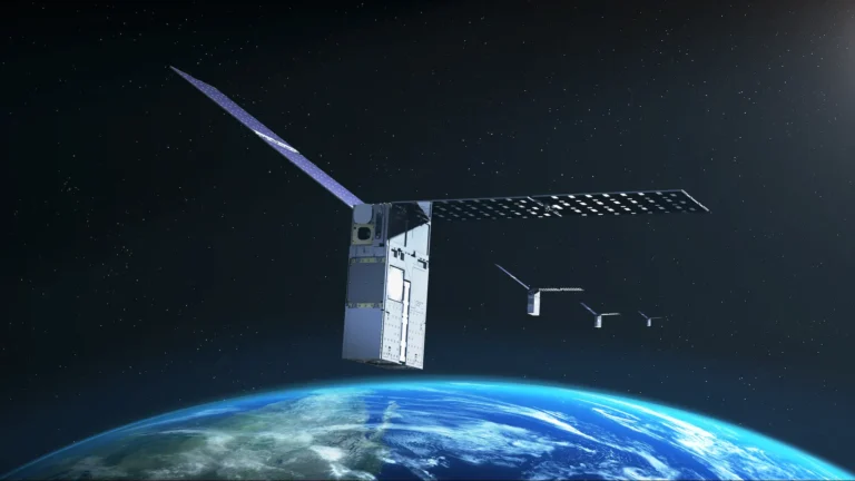 Home Portada 32 La misión Starling de la NASA ha demostrado una nueva tecnología capaz de determinar la posición de una nave espacial sin depender del GPS. El sistema FALCON utiliza cámaras y un catálogo de objetos espaciales para mejorar la navegación autónoma y podría ser clave para futuras misiones a la Luna y Marte.